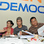 De entre los asistentes al evento se escogió a los miembros de la mesa electoral que se instaló para la simulación del sufragio.JPG